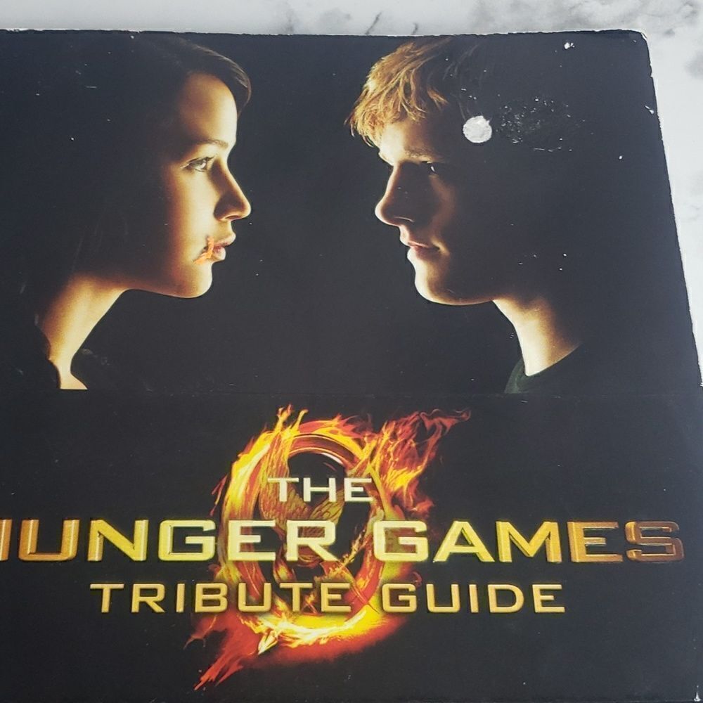 The Hunger Games Tribute Guide Book - Picture 3 of 4